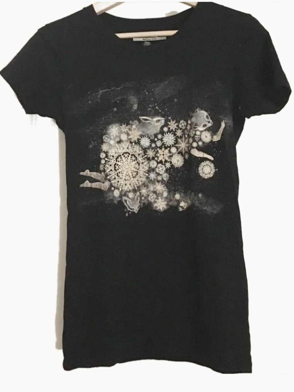 Threadless 'Hibernate' Winter Christmas Graphic Tee Medium Black